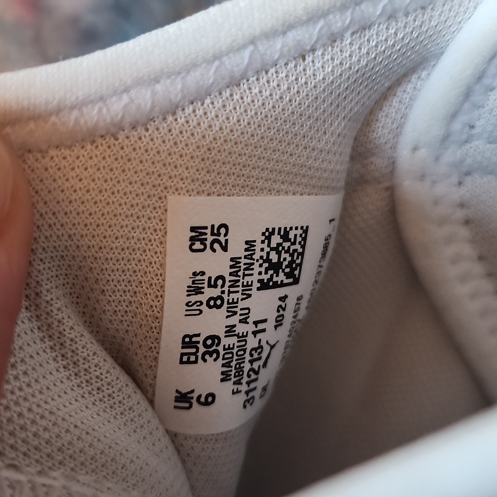 Puma White and Gray Sneakers with Neon Highlights. Womens Size 8.5. Genty Used. - Picture 4 of 5